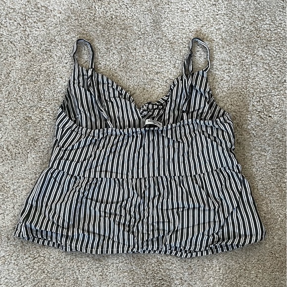 NWOT Hollister Peplum Crop Top - Picture 3 of 3